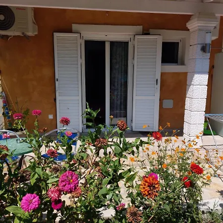 公寓 Iris Near Corfu Town *