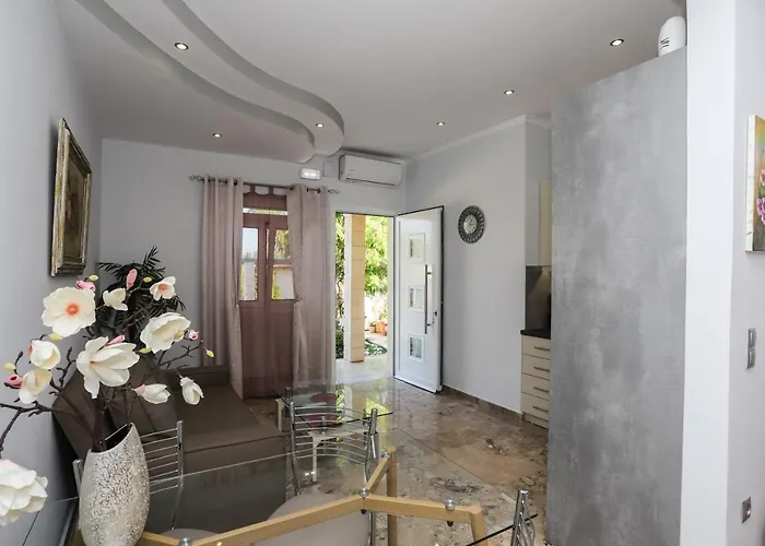 Iris Near Corfu Town Appartamento