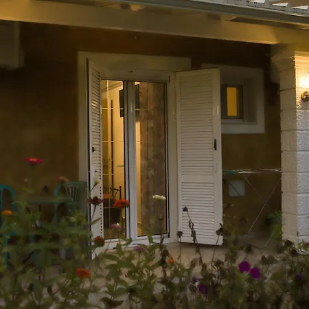 Iris Near Corfu Town Apartment